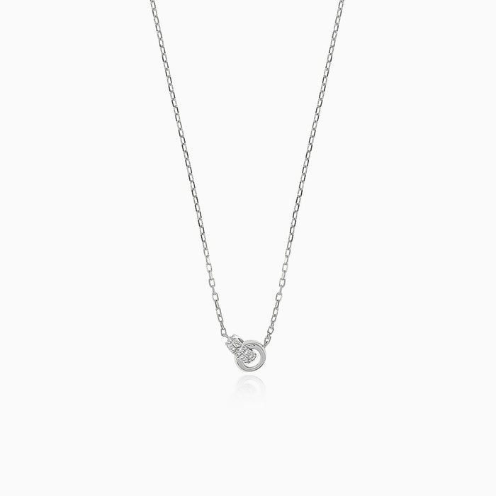 Elegantní náhrdelník z bílého zlata se dvěma diamantovými kruhy