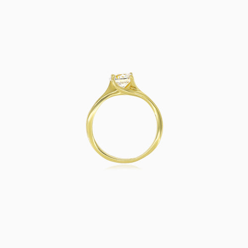 Yellow gold ring with asymmetrical design