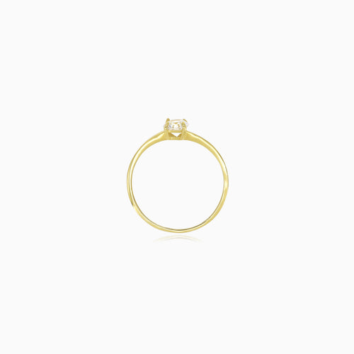 Yellow gold ring with 4-prong setting