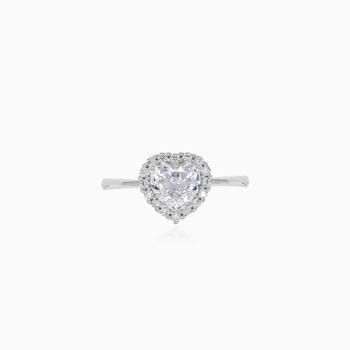 Bague en or blanc avec motif cœur