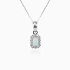 Royaler Weißgold-Pendant mit Opal und Zirkonia