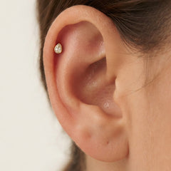 Piercing do Ucha ze Žlutého Zlata s Kapkou