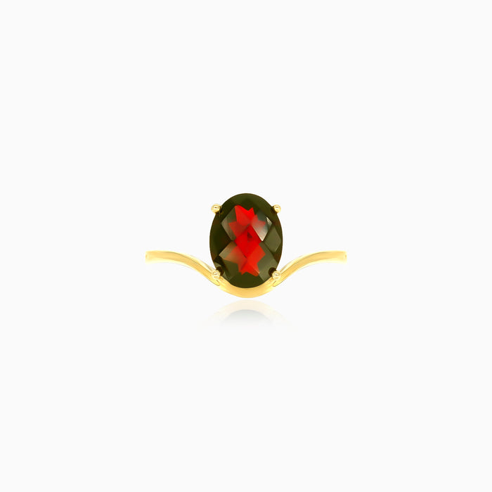 Gelbgoldring mit oval geschliffenem Granat