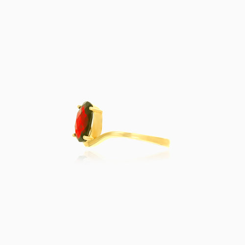 Yellow gold ring with oval cut garnet