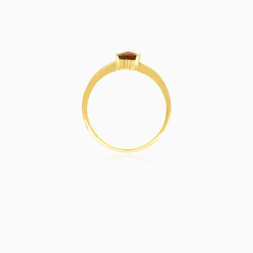 Yellow gold ring with oval garnet