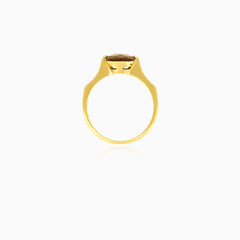 Round-cut garnet solitaire yellow gold ring