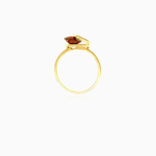 Elegant eclipse ring with round garnet