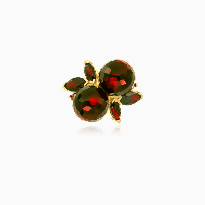 IntereBague en or jaune au design original avec grenatsting Bague en or jaune au design original avec grenatdesign yellow gold garnet ring