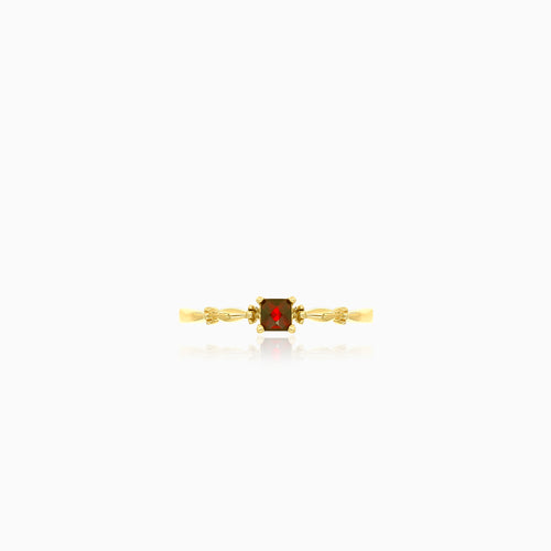 Solitaire garnet yellow gold ring