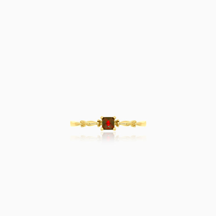Anillo solitario de granate en oro amarillo
