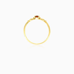 Solitaire garnet yellow gold ring