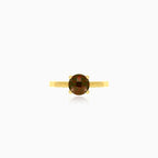 Yellow golg ring with one round garnet