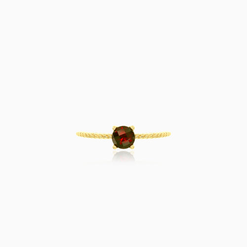 Decorated yellow gold ring with garnet