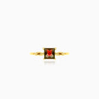 Stylish yellow gold ring with solitaire garnet