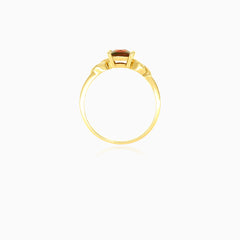 Stylish yellow gold ring with solitaire garnet