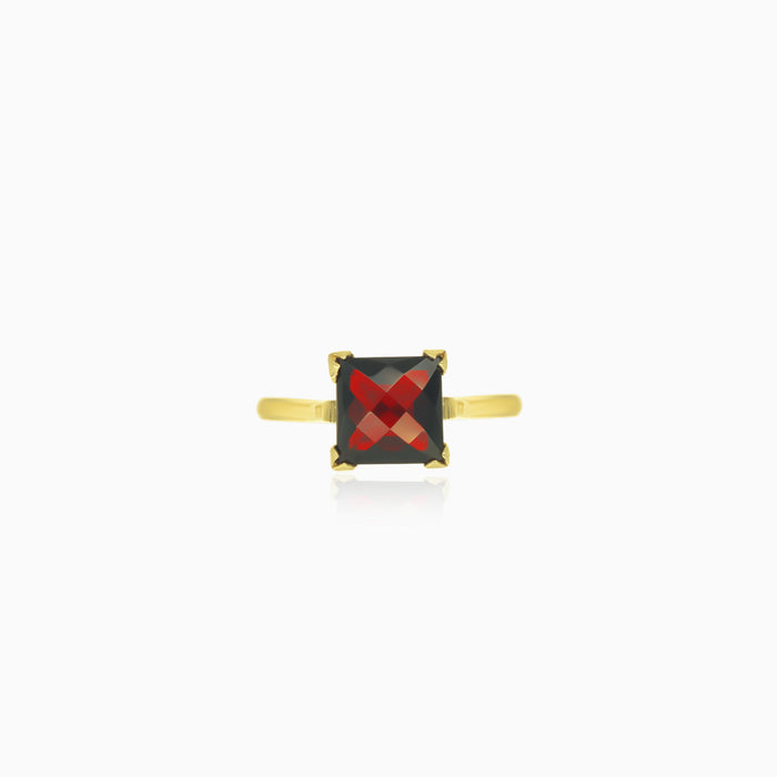 Gelbgoldring mit Granat-Solitär im Prinzessschliff