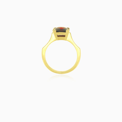 Yellow gold ring with solitaire princess cut garnet