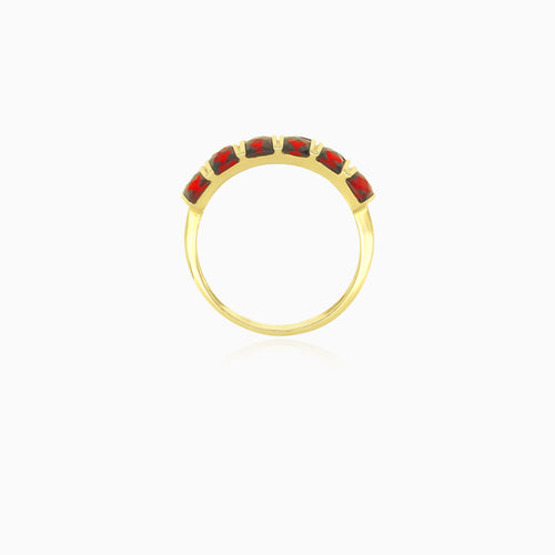 Yellow gold ring with two rows of garnets