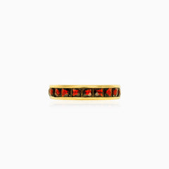 Anillo de oro amarillo con granates y estilo