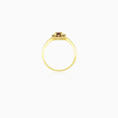 Yellow gold ring with round garnet