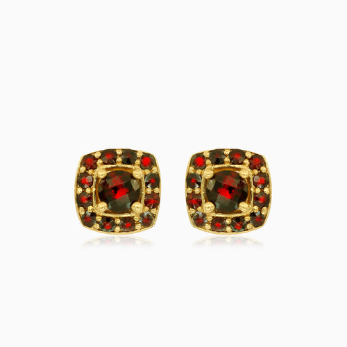 Square-shaped garnet stud earrings in gold