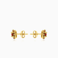 Square-shaped garnet stud earrings in gold