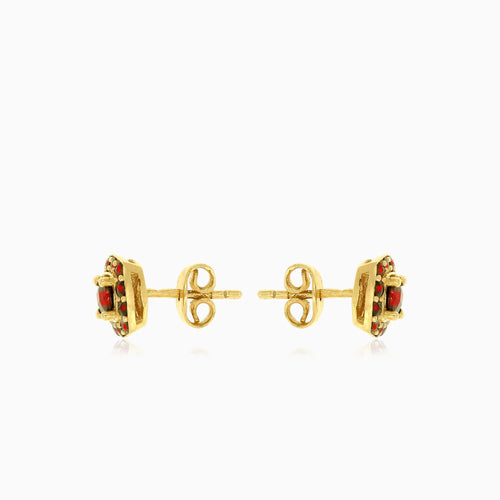 Square-shaped garnet stud earrings in gold