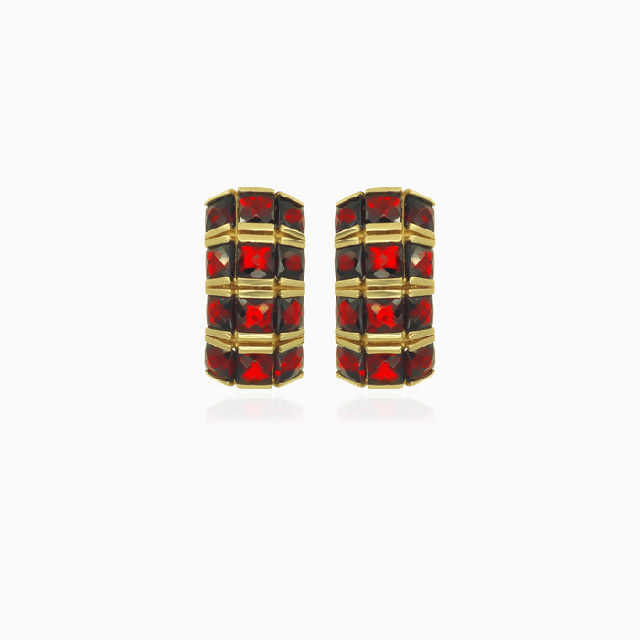 Pendientes de oro amarillo con tres filas de granates