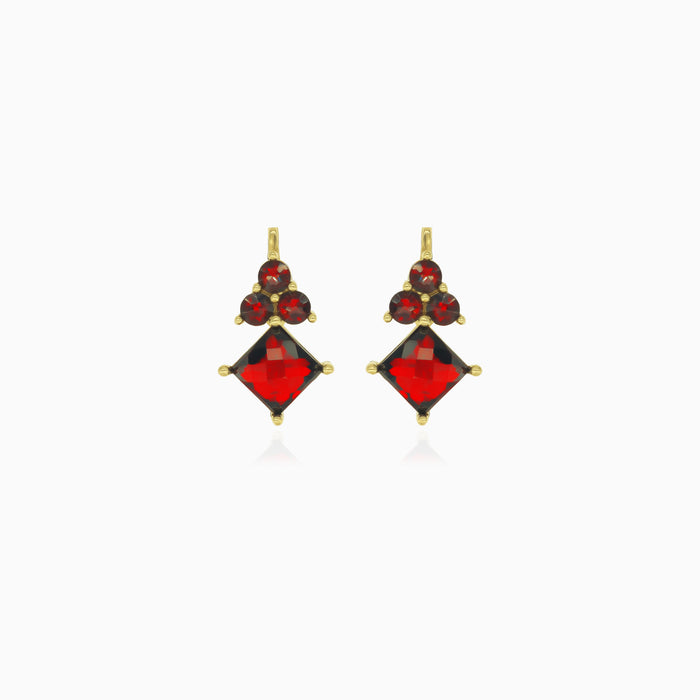Pendientes de granates talla princesa y redonda en oro.