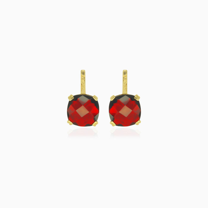 Pendientes con granate talla cojín en engaste de garras