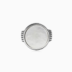Silver bold ring with mother of pearl