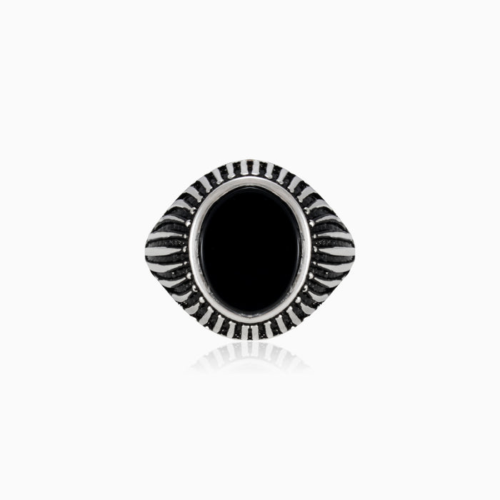 Oval onyx men ring with side line detailing