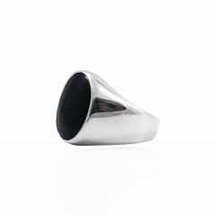 Round cut onyx men ring in polished silver