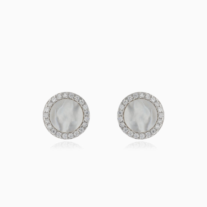 Boucles d’oreilles rondes en argent avec perle