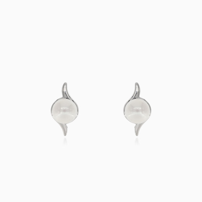 Silver earrings with pearl