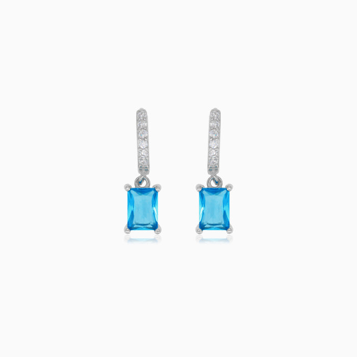 Boucles d’oreilles en argent sterling avec élégance topaze bleue