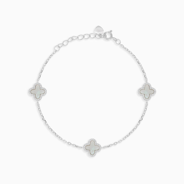 Bracelet en argent sterling avec trèfles en perle