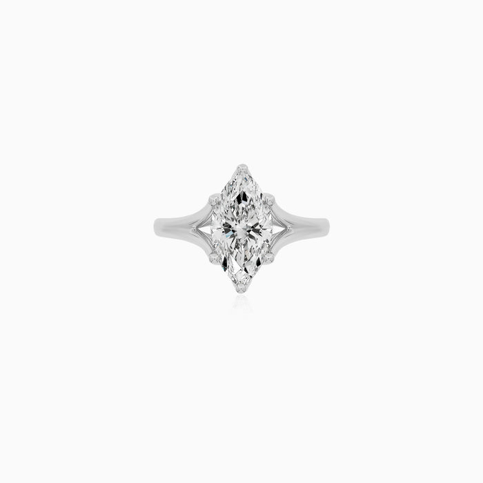 Solitérny prsteň s lab diamantom výbrusu Marquise v bielom zlate