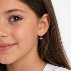 Boucles d'oreilles pendantes en forme de fleur avec accent en rubis