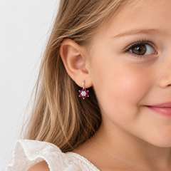 Boucles d’oreilles pendantes fleurs avec accent rubis