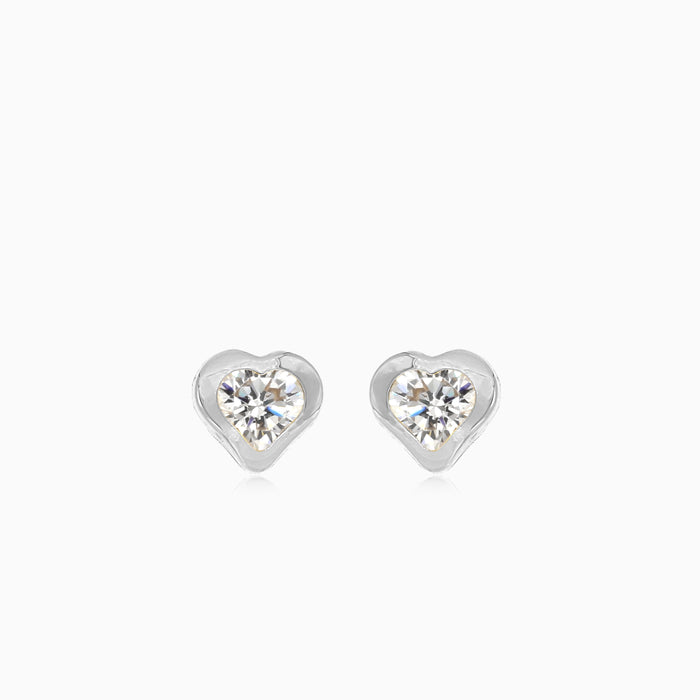 Puces d’oreilles en or blanc avec petit cœur en zircon cubique