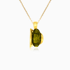 Eleganz in Gold mit ovalem Schnitt Moldavit