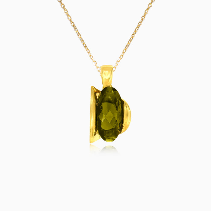 Eleganz in Gold mit ovalem Schnitt Moldavit