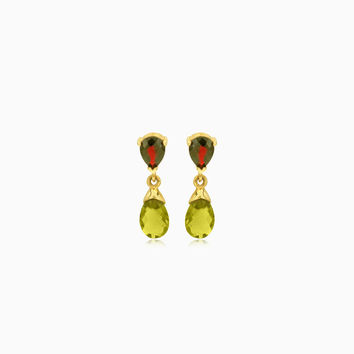 Granat- und Moldavit-Gold-Ohrringe