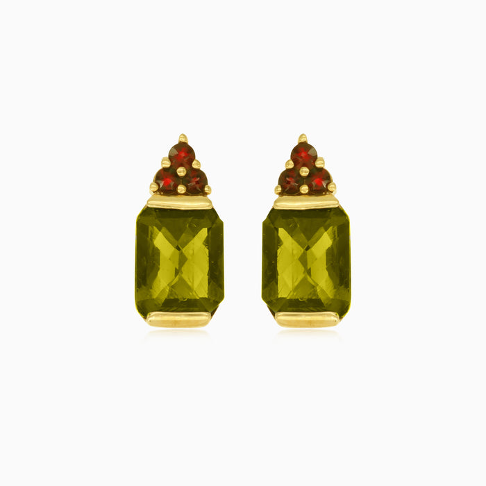 Strahlende Granat- und Moldavit-Ohrringe aus Gold