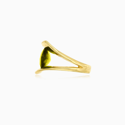 Elegant 14kt gold ring with moldavite