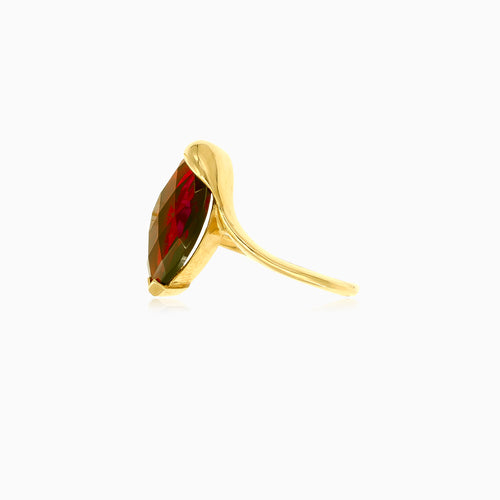 Zlatý prsten s granátem markýzového tvaru