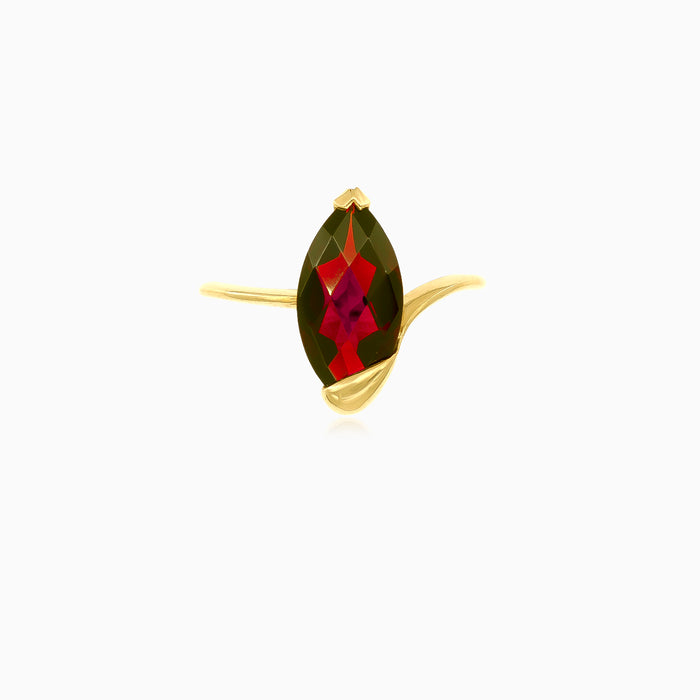 Élégance en bague avec grenat taille marquise