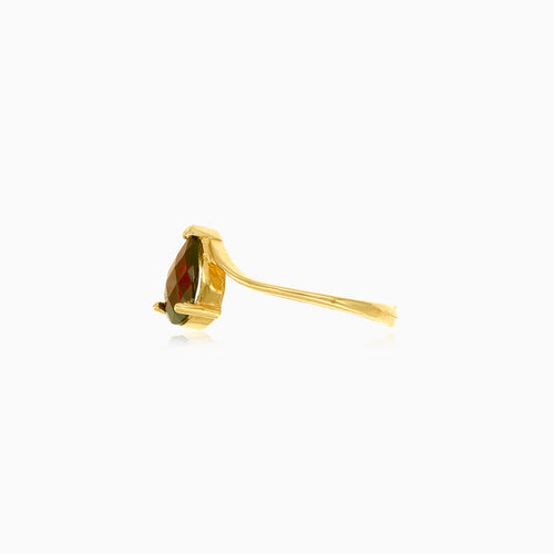 Půvabný hruškovitý granát v prstenu ve 14kt zlatě