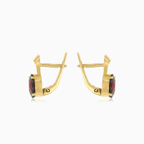 Oval garnet elegance earrings in 14kt gold